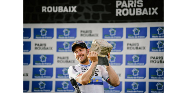 Corbrelli bat Vander Poor et remporte Paris Roubaix